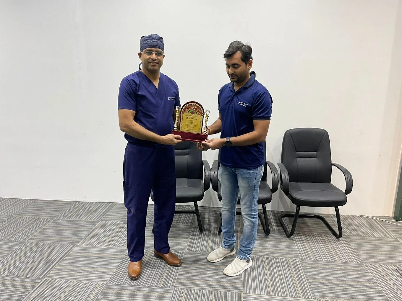 siddharth jain give award